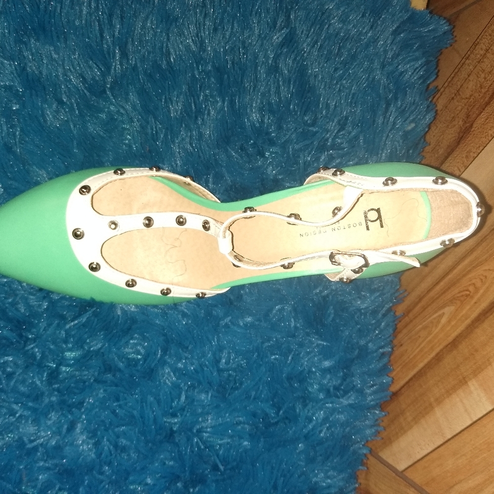 Shoes - Picture 2 of 6